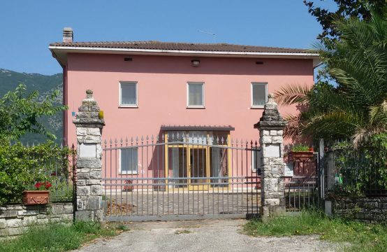 Casale in Località &#8220;Campo Fiorito&#8221; a Monteroduni