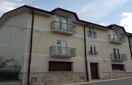 Palazzina in centro a Capriati a Volturno