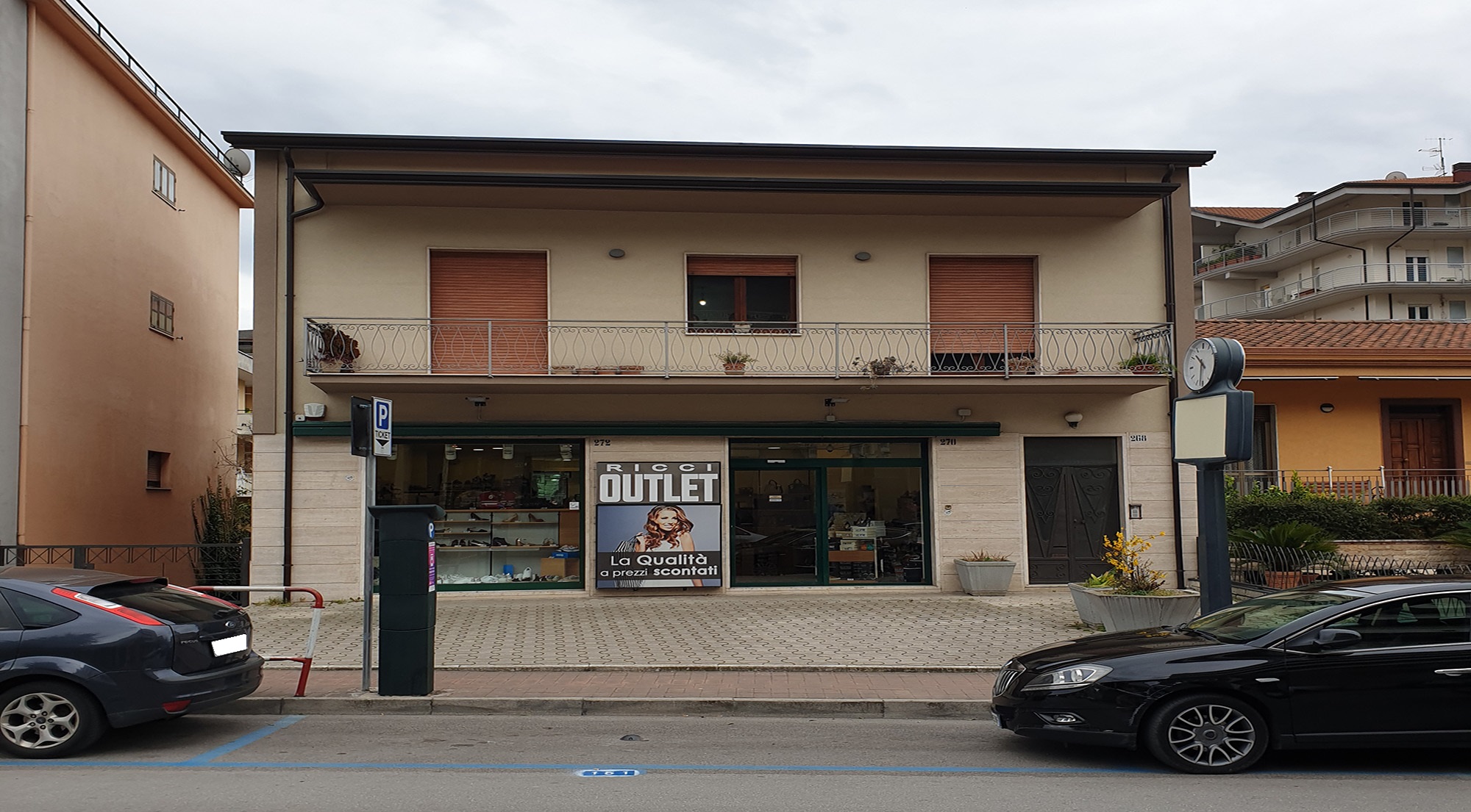 Abitazione indipendente con giardino su Via Colonia Giulia